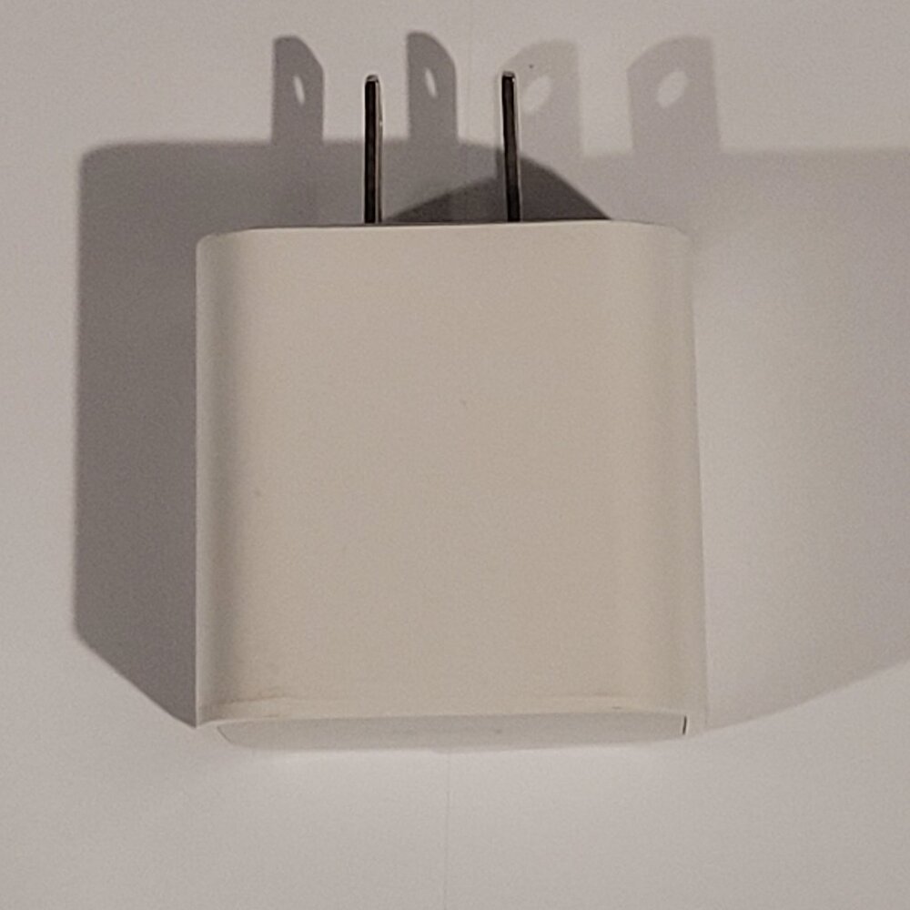 Fast 25W Phone Charger For iPhones - Picture 2 of 4